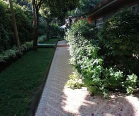 Fully Furnished 2brm Serene and quiet Rosslyn holiday home