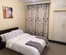 Immaculate 2-Bedroom Apartment: (PRIME LOCATION)