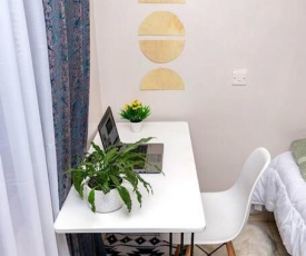 Long & short Stay Apt with a workspace & Fast WIFI