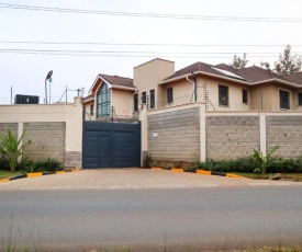 Lovely 3bedroom fully furnished apartment.