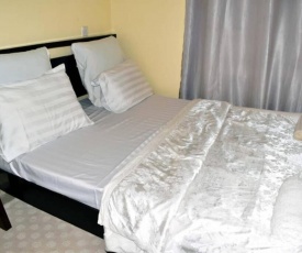 Luxurious Comfy Apartment with Open Plan Kitchen.