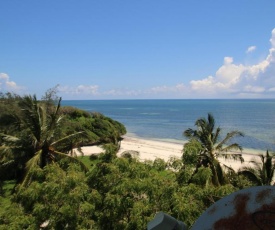 Modern Beach Front Studio Apartment - B44