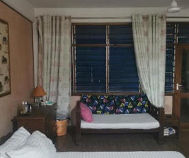 Qua Bruce Apartment