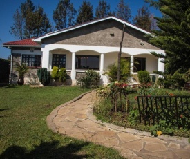 Room in Bungalow - Reens Vacation Rental Home