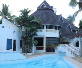 Room in Guest room - A wonderful Beach property in Diani Beach Kenyaa dream holiday place