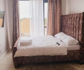 Splendid views with King Bed and Rooftop Pool