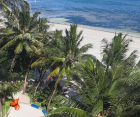 Stylish Beachfront Apartment Mombasa King Sized bed