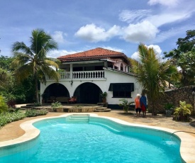 Tradewinds Lodge