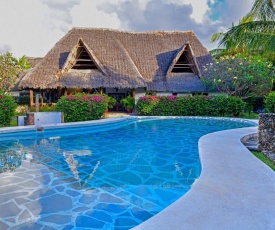 Villa Tsavo with swimming pool/close to the beach