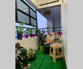yofabbnb 2 bedroom house with free parking