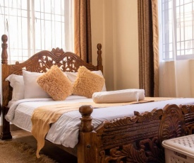 ZaNaKri Homes -Black and Gold Vogue home